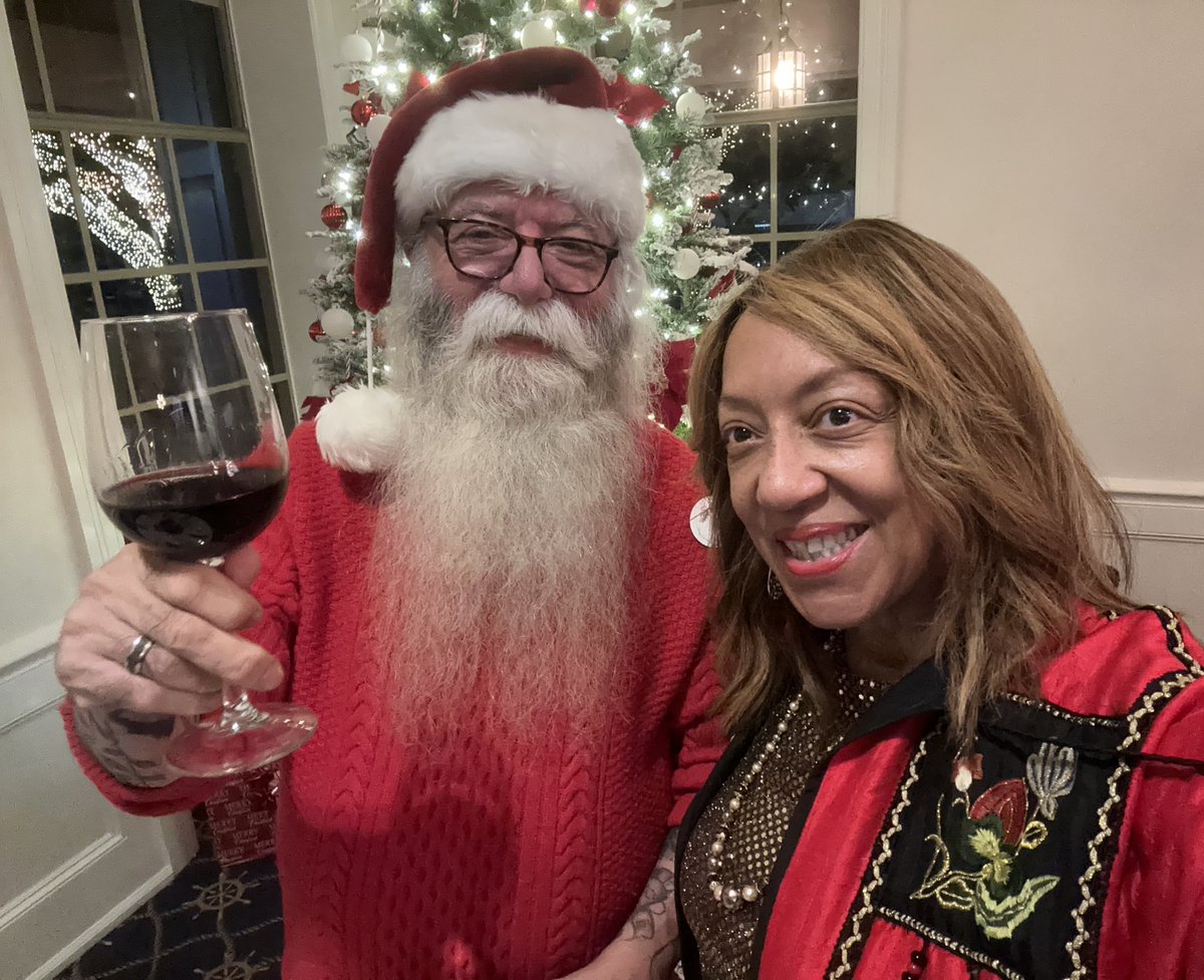 ReneeGsays's tweet photo. It’s a joyful and jolly Christmas time for The Regatta homeowners. 

#Christmas2024 #SeasonsGreetings https://t.co/XxOj232wh8