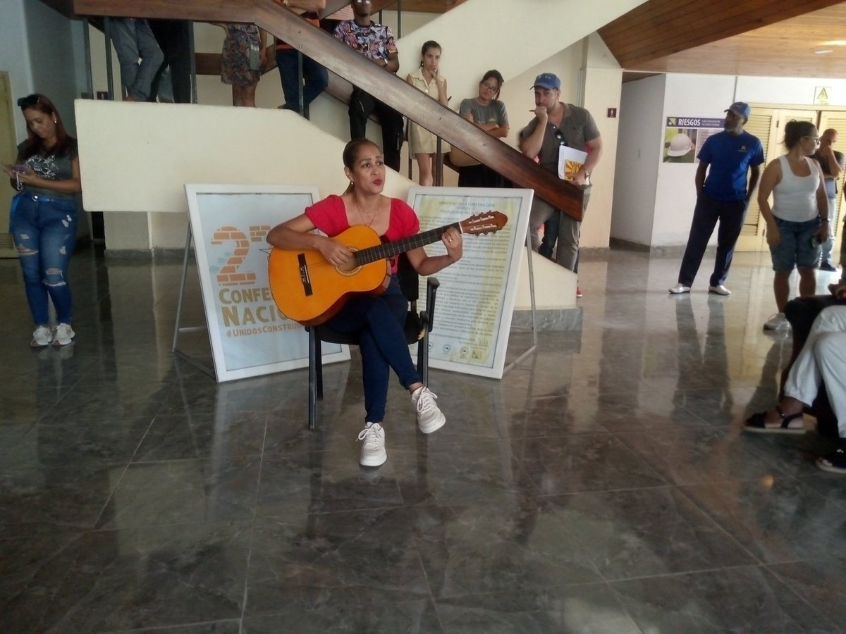 Emproy15Cuba's tweet photo. Homenaje a los que forjan generaciones en @Emproy15Cuba y contribuyen a la formación integral de nuestros profesionales.
#Emproy15 #ProyectandoElFuturo! https://t.co/pwCz4zlKge