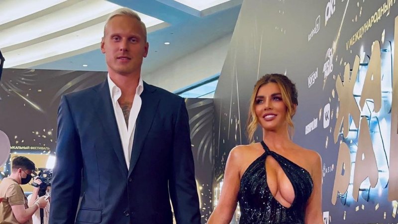 igorsushko's tweet photo. Russia: Professional basketball player from Latvia, Janis Timma found dead after falling out of an apartment building in Moscow.
He was married to singer Anna Sedokova, originally from Ukraine who immigrated to Russia to advance her career in around 2004. She lives in Moscow. https://t.co/gP99ee4ZBo