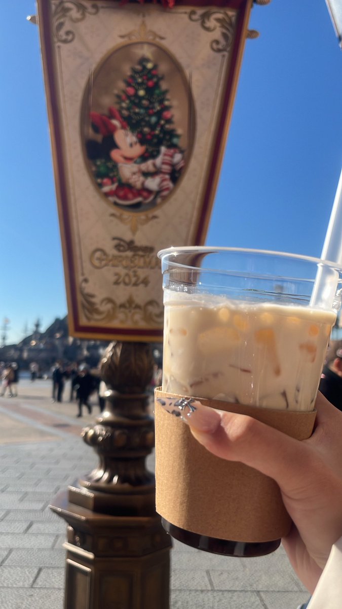昨日は久々の海イン！海といえばこちらのコーヒータピオカラテ🧋大人気商品として名を馳せておりレギュラーメニューとして長年愛されております。ディズニーシーといえばFSよりもダッフィーフレンズよりも何よりもこれ！こちらに限り異論は認めません。