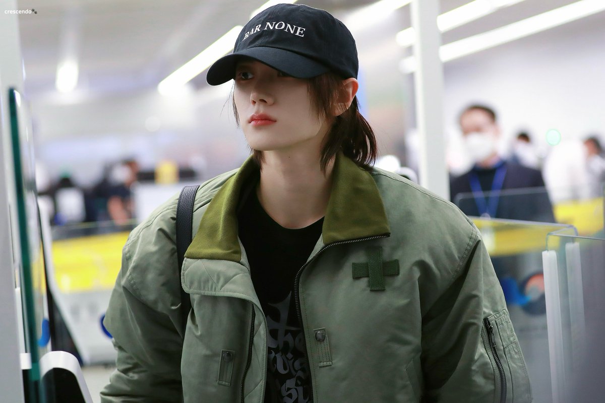 poolcompany24's tweet photo. ⠀
CELEB : 보이넥스트도어 성호
MEDIA : 공항 패션 (출처-@crescendoo0)
BRAND : #TILLDAWN #틸던
ITEM : MA-1 (OLIVE) https://t.co/zkqauJ3UML