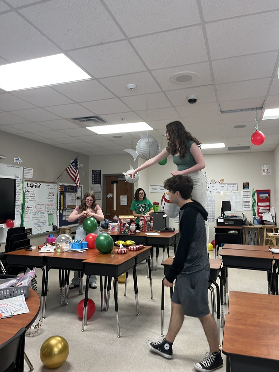 OCPSJessSmith's tweet photo. My team decided to cover my office in ducks so today was the day for payback! Since they “inflated” my ego it was time to fill their rooms with holiday cheer.  
❤️💚🎅🏽#prankwar #lovemyjob https://t.co/mnCkMLOfNO