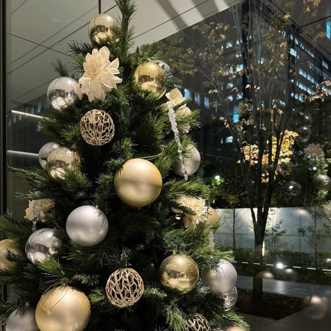 EnernovaJP's tweet photo. 🎄クリスマスシーズンですね～ 
みんなの周りにあるクリスマスの小さなサプライズを教えてください！
クリスマスの雰囲気を感じる写真をシェアしてもらえるとうれしいです。
⭐️⭐️⭐️

#ENERNOVA #クリスマス #年末年始 #エナノヴァ https://t.co/SsHIC6aNc1