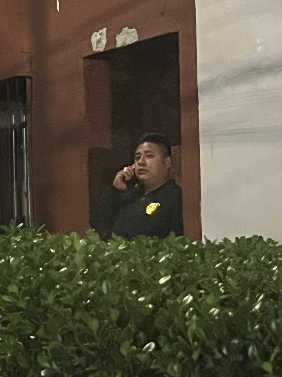 reportes44's tweet photo. @UCS_GCDMX @PabloVazC así debemos sentirnos seguros? Con tus oficiales queriendo extorcionar gente inocente??!  @BJAlcaldia https://t.co/10wxcRaBa8