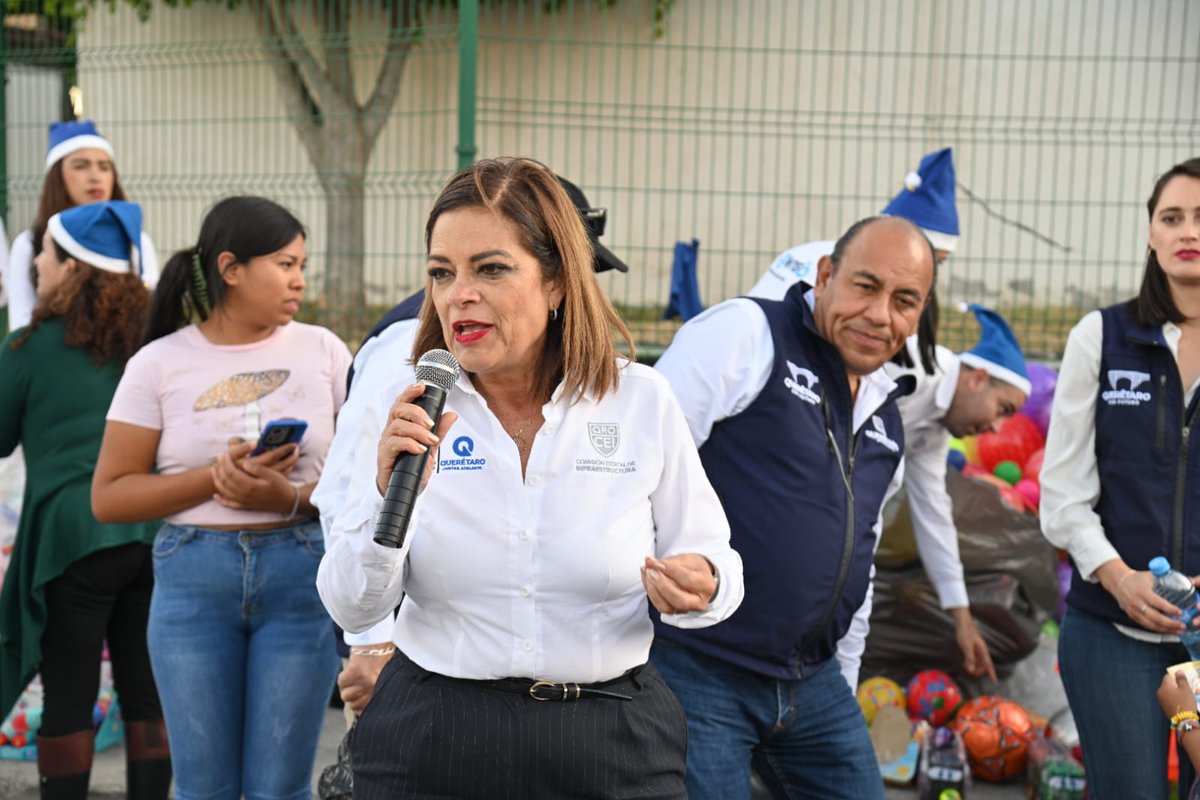 CEI_Qro's tweet photo. ¡La Posada Navideña fue un éxito!

Además de compartir el mensaje de unión del gobernador @makugo, convivimos de manera fraterna con los vecinos de la col. Loarca.

Muchas gracias a los compañeros de la @CEI_qro que se sumaron en la organización.

#Contigo https://t.co/WSwg6ZvGxf
