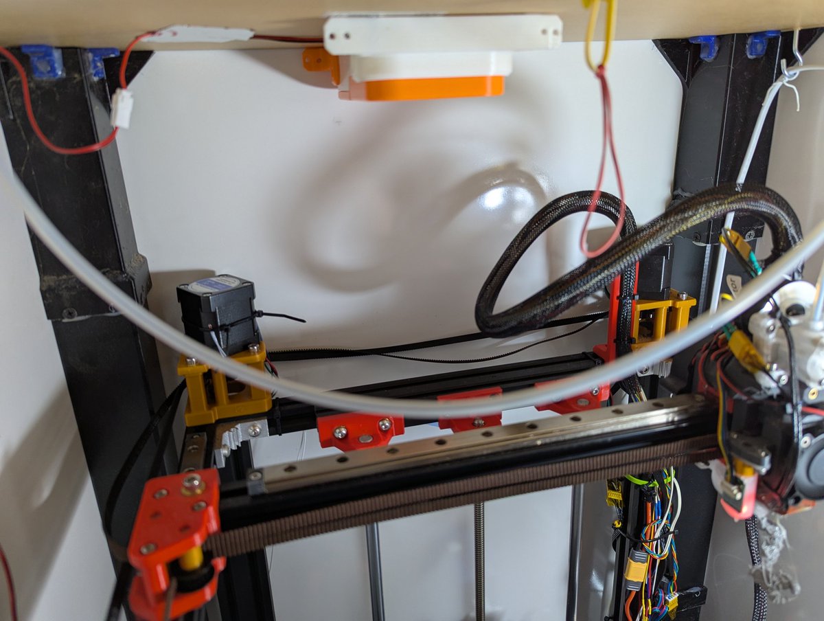 Substratum3D's tweet image. Not sure wtf happened here. I have a few minutes to investigate before Christmas movies with the kids start so let's see what we're working with...

#3Dprinting #failedprint