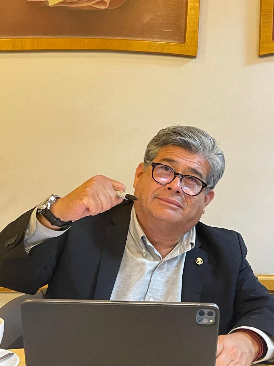 Javier_CasiqueZ's tweet photo. Durante la sesión del día de hoy en el @CongresoOaxaca_ al hacer uso de la palabra, manifesté mi reconocimiento a las y los 1,344 trabajadores que, a través de una mesa de diálogo entre gobierno y sindicato, irán a una revisión para darle una salida justa al conflicto que prevalece respecto a las plazas.