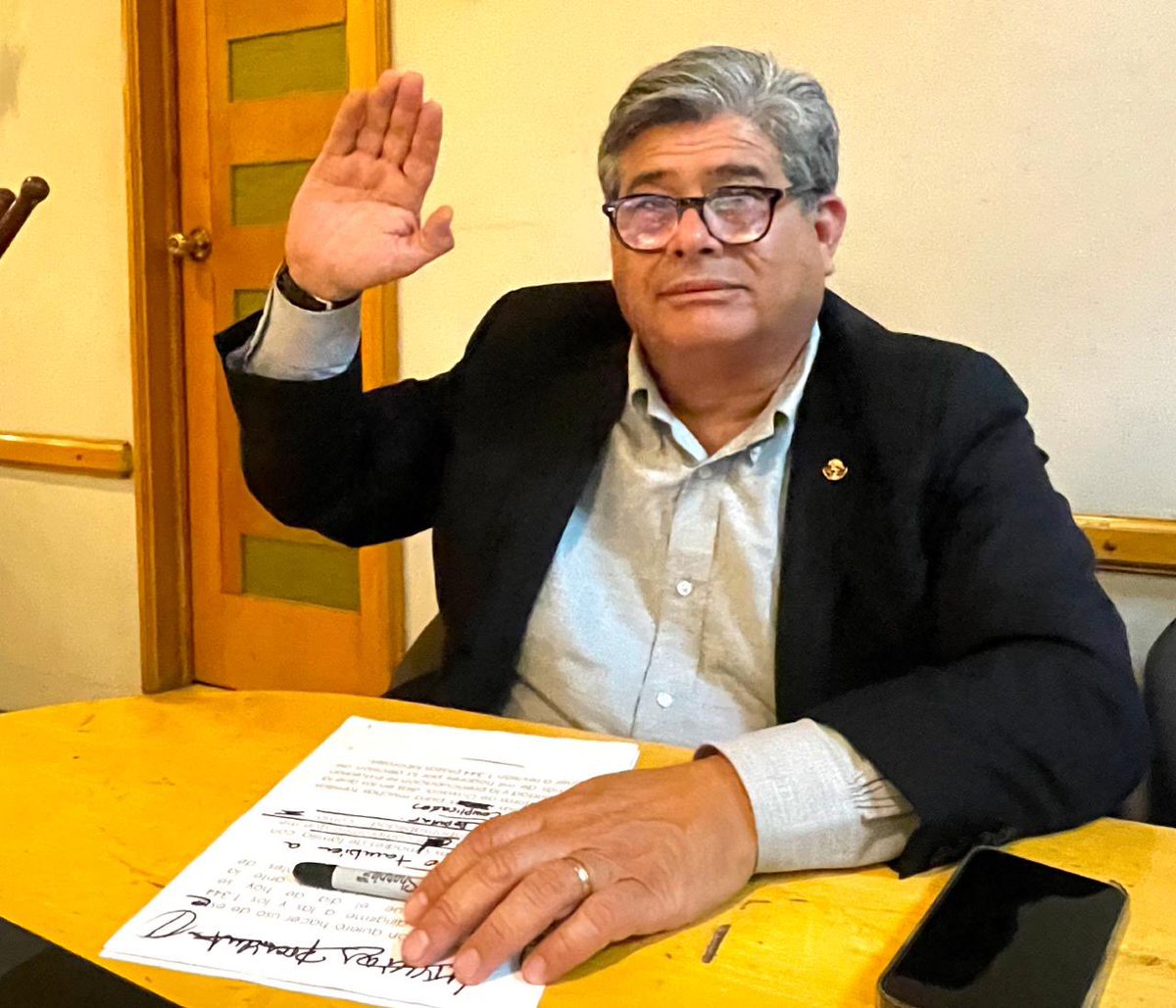 Javier_CasiqueZ's tweet photo. Durante la sesión del día de hoy en el @CongresoOaxaca_ al hacer uso de la palabra, manifesté mi reconocimiento a las y los 1,344 trabajadores que, a través de una mesa de diálogo entre gobierno y sindicato, irán a una revisión para darle una salida justa al conflicto que prevalece respecto a las plazas.