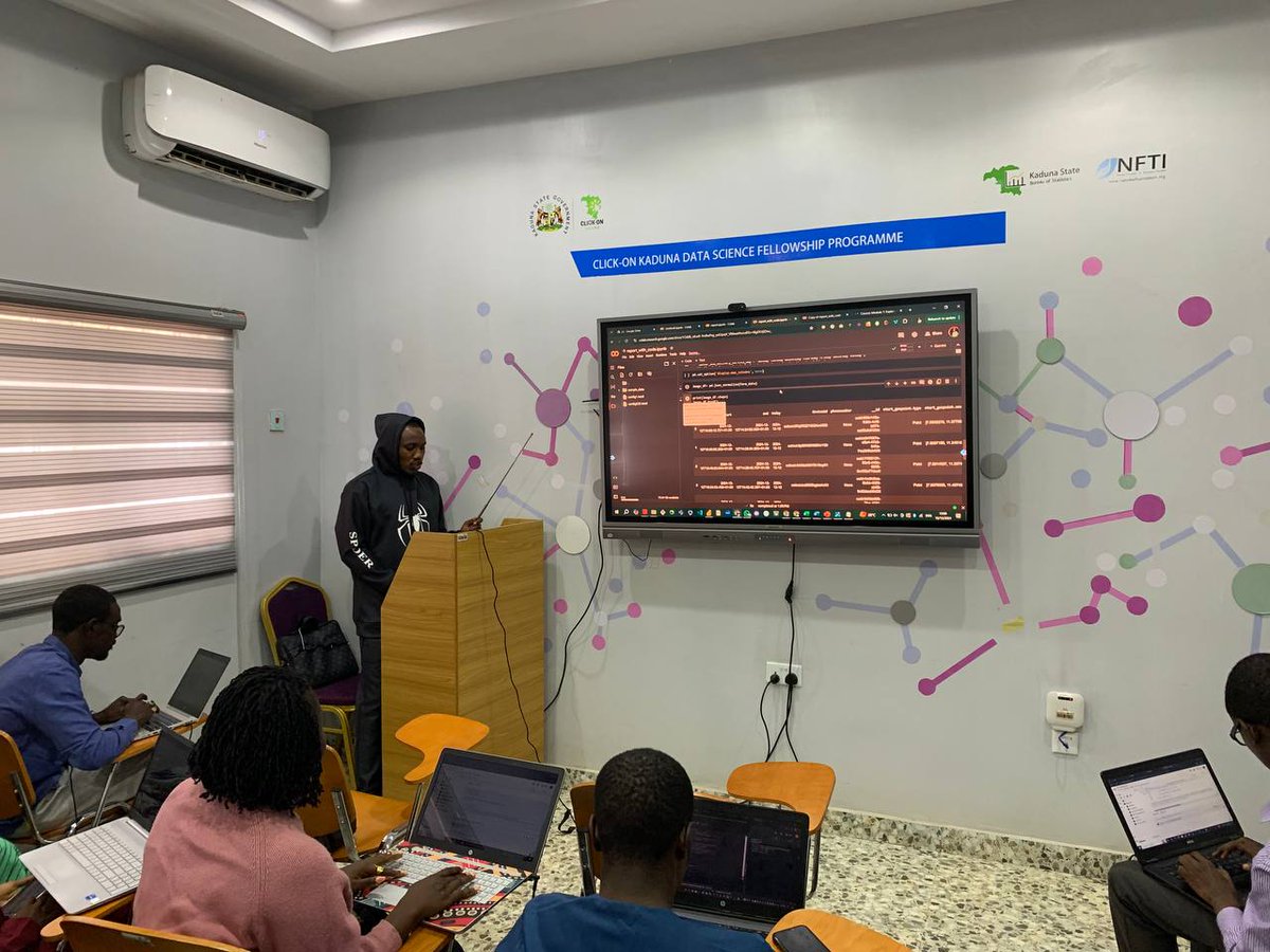 Know your values! 💭

For me, I value learning, growth and helping people reach their fullest potential. 💪

#ProfessionalGrowth
#mentorship
#ClickOnKadunaDSFP