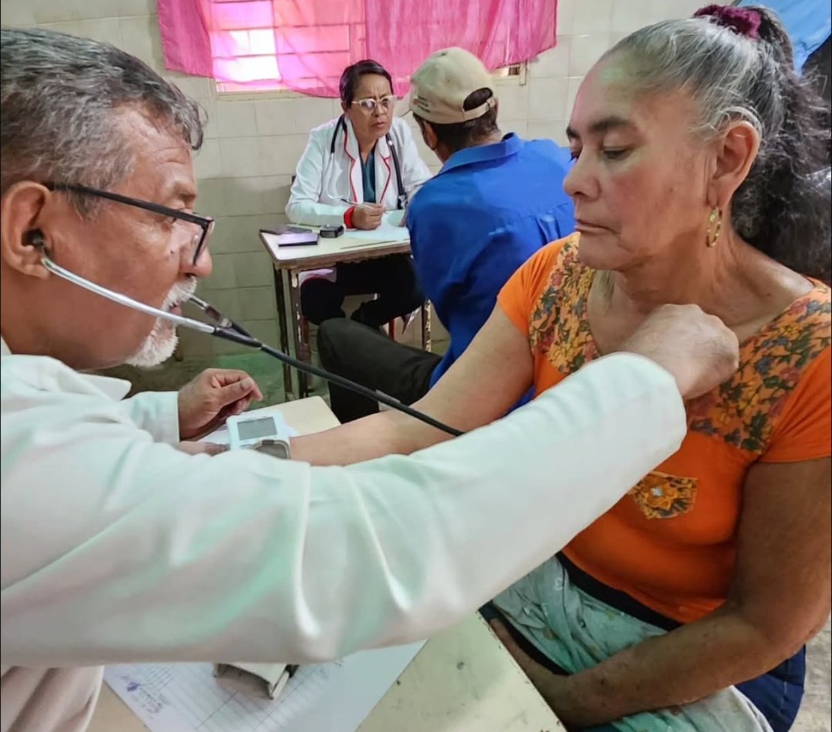#EsNoticia🗞️|🫂👵🏼 Programa ➕ años ➕ amor promovido por pdte <a href="/NicolasMaduro/">Nicolás Maduro</a> a través de la Gran Misión Abuel@s de la Patria llegó a pquia Juares del mcpio #Iribarren con atención humana a ➕ de 150 adult@s mayores @ cargo de equipos sociales del alcalde <a href="/LuisJonasReyes/">Luis Jonás Reyes</a>
#16Dic
