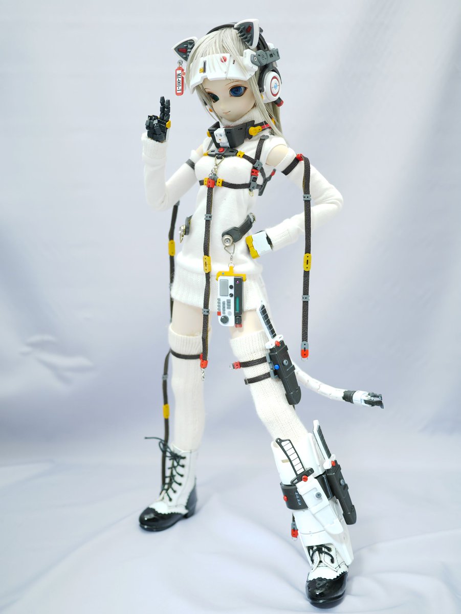 過去に作ったオビツ50用猫耳バイザーです
ちょっといじったバリエーションを製作中
 #オビツ50 #ドール