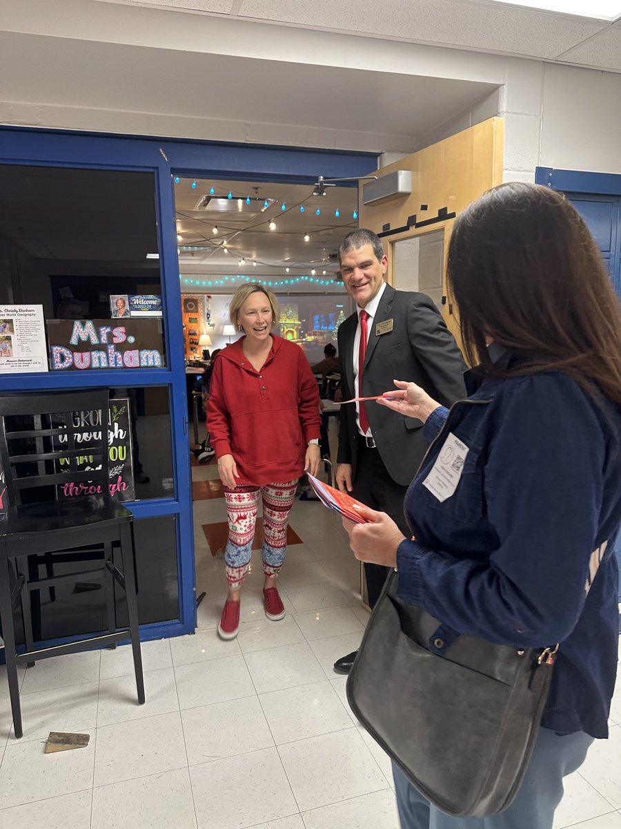 friendsofcms's tweet photo. Today, your CPO surprised CMS faculty and staff with some holiday cheer—gift cards to brighten their day. This was possible thanks to your generosity and parent donations from this past fall! We❤️the fabulous CMS team and our CMS community! https://t.co/RgSeqkzYvc