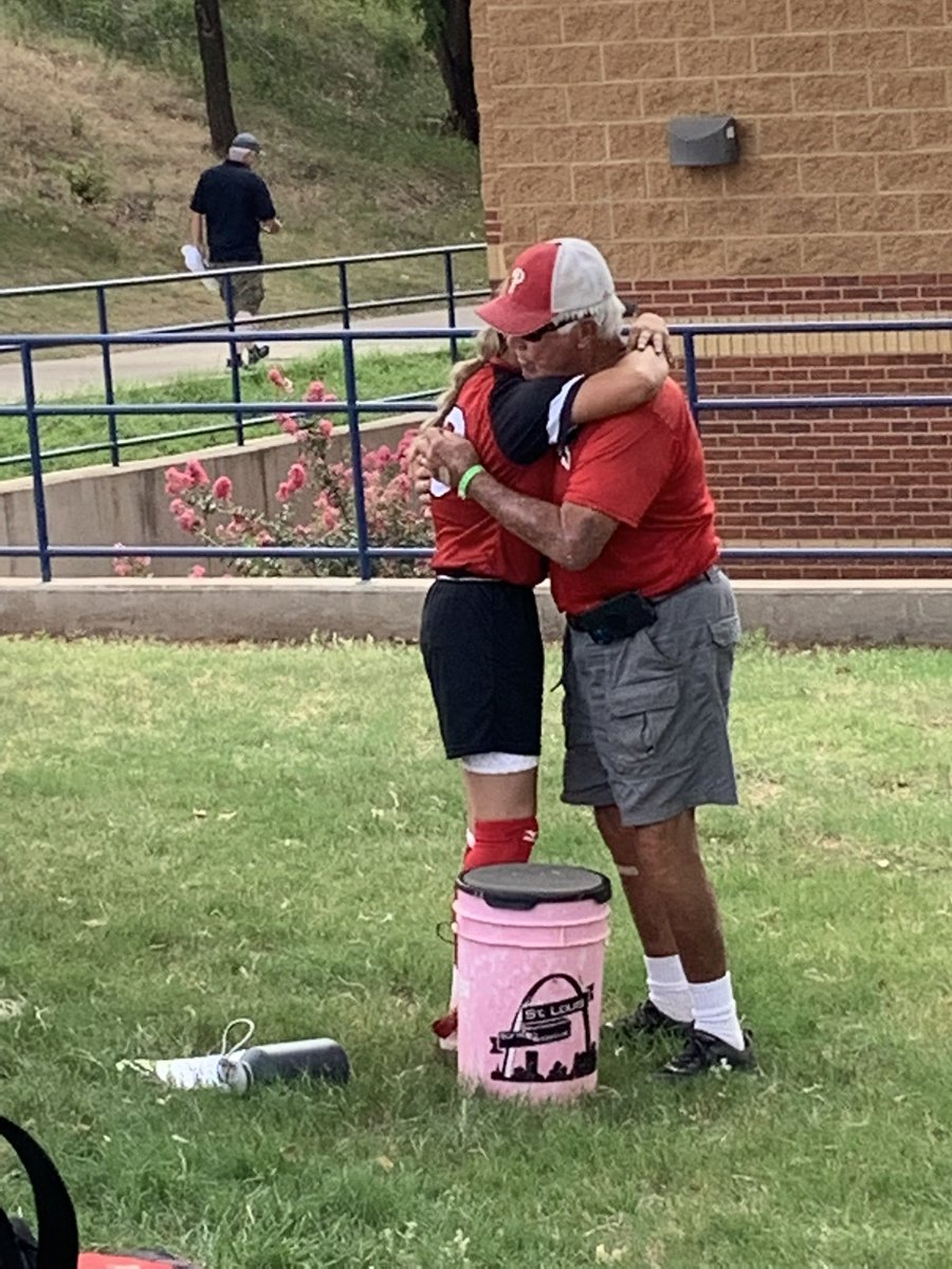 JadaGilliland's tweet photo. ❤️🕊️🥎
@usasoftballkc @sportsinkansas @ExtraInningSB https://t.co/beg0psiiit