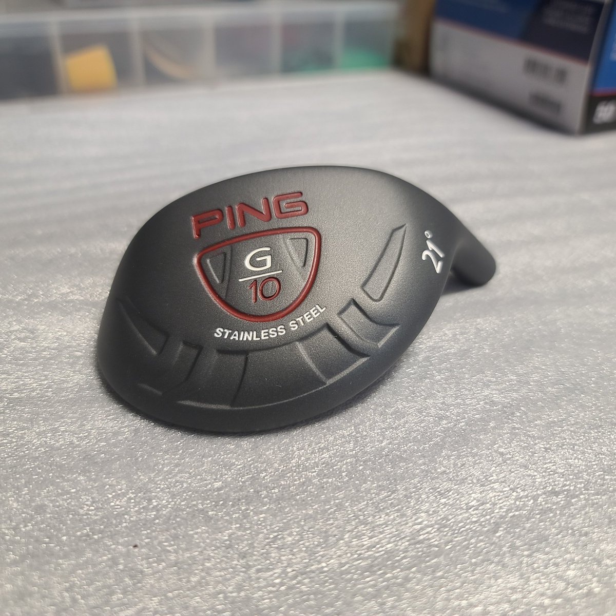 arcade_the_wolf's tweet photo. It's not often that I'm allowed to share pics of my work, but today was a slow day, so I had time to respray one of my golf clubs. Elite Carbon Grey Cerakote with Crimson and Storm Trooper White color fill. Graphite Black wolf paw and crossed clubs. https://t.co/HjVZfL5eUn