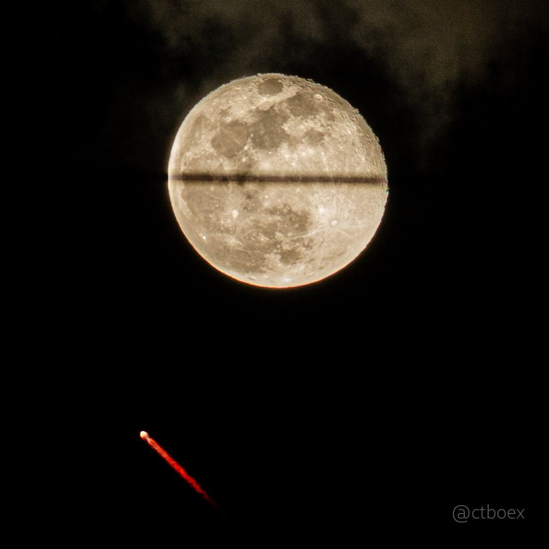 ctboex's tweet photo. Came so close to the @SpaceX #RRT1 #Falcon9 transit from Tampa. (Also, stupid power line.) https://t.co/dye2GavTZz