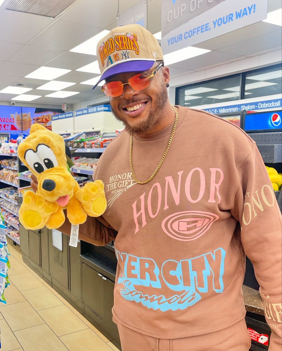 Wes_Saunders88's tweet photo. Fit check β
@honorthegiftco
#WinwithWes #StyledByLuns https://t.co/UaGBENTfxa