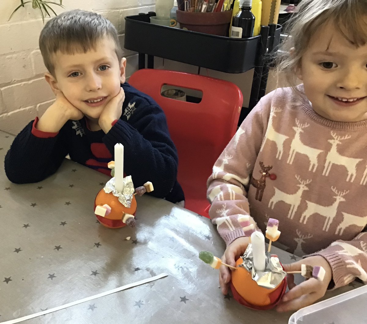 We visited <a href="/SidleshamSchool/">Sidlesham Primary</a> to talk about #Christingles. Fr Chris explained what the different elements mean &amp; during the afternoon the children made up their own ones.  It’s always a delight to visit #Sidlesham School &amp; we have loved seeing photos of the finished 🍊🕯️👏