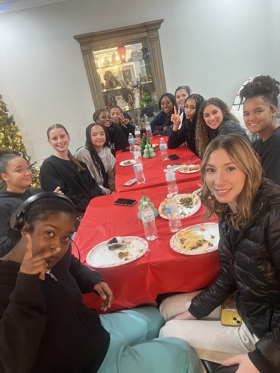 Had a great night celebrating this group last week with our annual Christmas Party!! 🎄❤️ Love this team!! #RISE #BATID 🐅