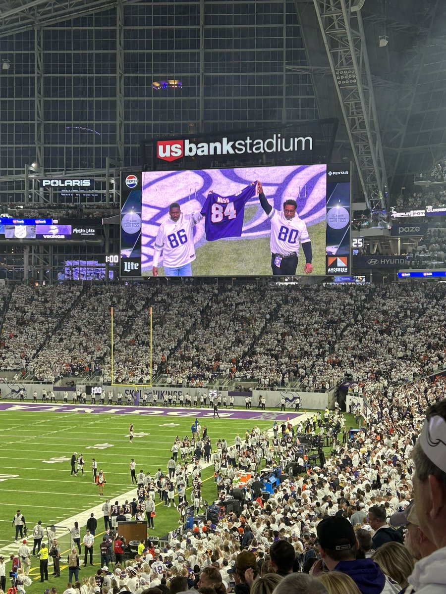 Thome10's tweet photo. @AlbertBreer @RandyMoss @RandyMoss @criscarter80 @JakeReed86
#3Deep https://t.co/Mwf7RbFFrZ
