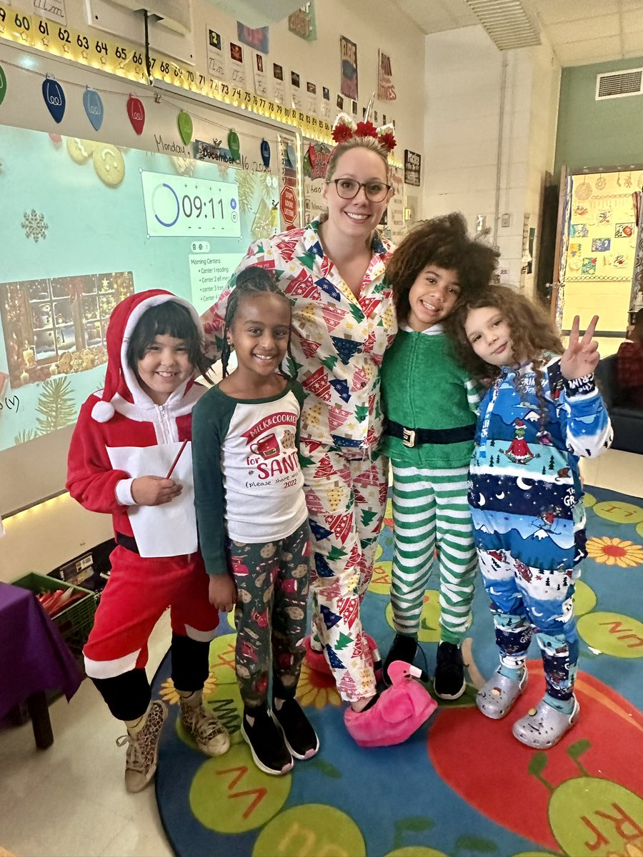 MsVeronicaB8's tweet photo. Christmas Spirit Week Day 1
Pajama Day ❤️💚
Enjoyed my impromptu visit with Ms. Seeley’s class. 
@educatorMissS @MmeMicheline @StMichaelOCSB https://t.co/zAk9iQpWKF