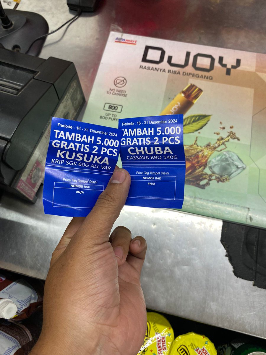 isaL10's tweet photo. Kemarin ada belanja di alfa,Nemu tulisan kaya difoto,cmiiw aga ga puas sama pernyataan staff nya,katanya ini promo salah catat,dan cuma dapat potongan harga aja,abangnya jelasin "kalo Abang(sy) beli Kusuka 1 itu 6500, kalo 2 cuma tambah 5000,ga bayar 6500 lagi", @alfamart https://t.co/LU9W7RMxHn