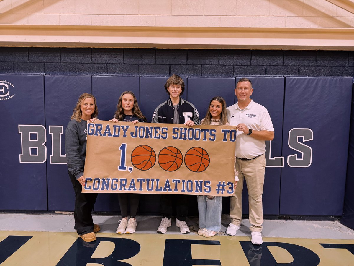 elberthoops's tweet photo. More 📸 from Grady's career night! https://t.co/t4VtoKpiWn