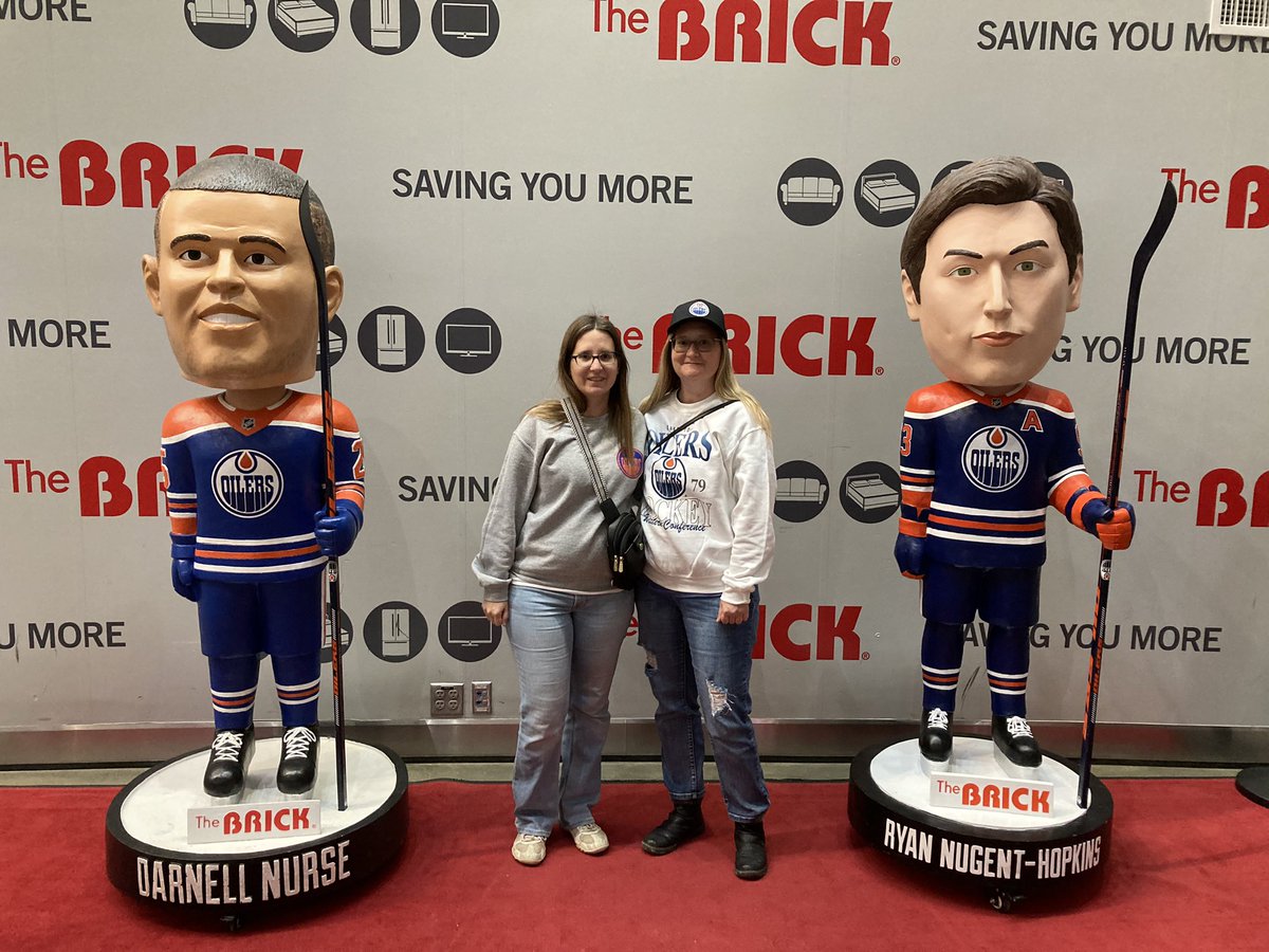 AngelaRose1011's tweet photo. #letsgooilers #brickbestseats https://t.co/tmhdtHlbID