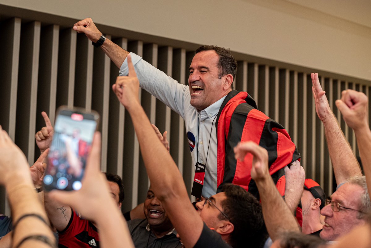 Na noite desta segunda-feira (16), Ricardo Lomba e Silvio Bastos, da Chapa 1, foram eleitos presidente e vice-presidente do Conselho Deliberativo do Flamengo, em disputa com Álvaro Ferreira e Rodrigo Gama, da Chapa 2. Lomba ocupará o cargo no triênio 2025/2026/2027. 

A votação