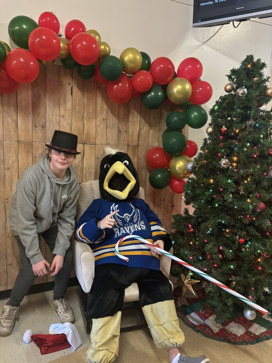 AshleyKeating16's tweet photo. At @FRJHschool  we’re not doing pictures with Santa 🎅 pictures with the Raven 🐦‍⬛ 💙 💛 📸 https://t.co/yTanlG4QA0