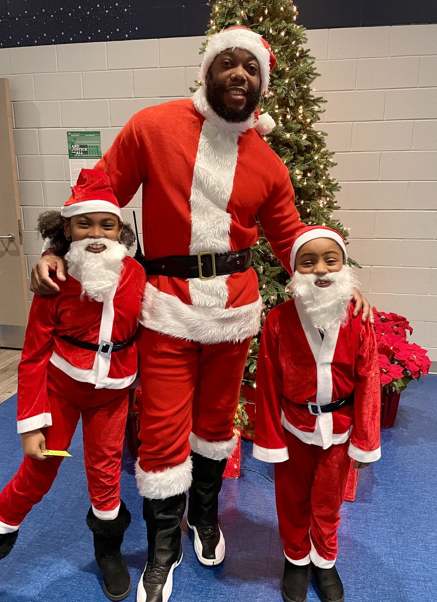 Bjackson_FLE's tweet photo. Today was dress as your favorite holiday movie character! @ForestLakeEagle 🚀 https://t.co/mlLu2zdFZy
