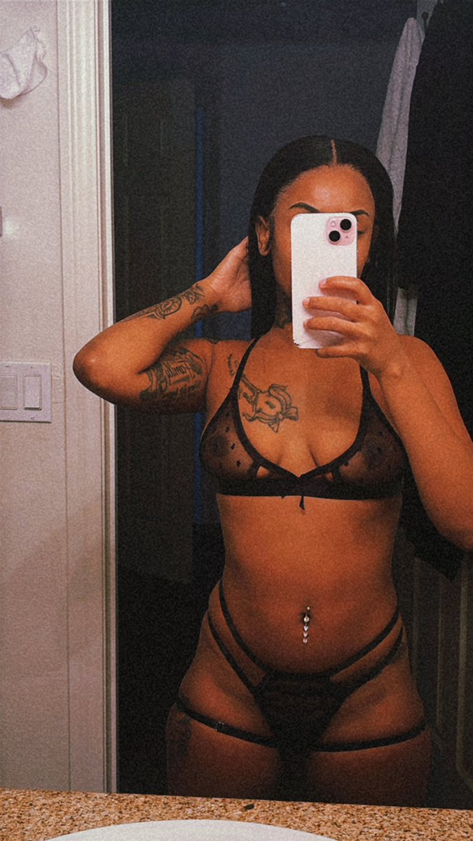 DaQueenNique's tweet photo. Got me feeling XRated 🥴🔥
https://t.co/SYO3MfpyxQ https://t.co/LV8jzJ5csc