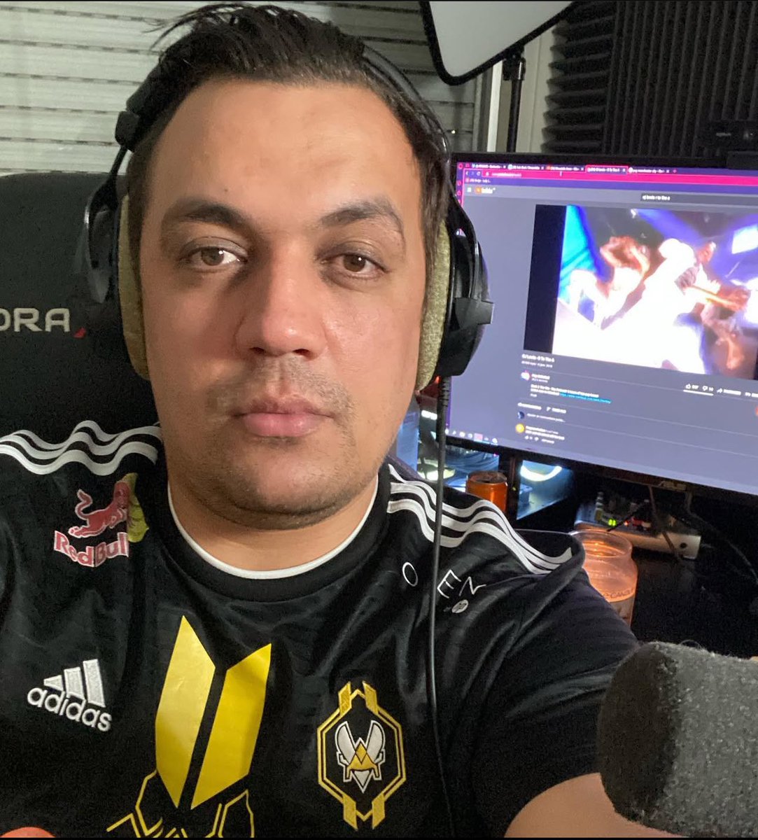 Bon les gars enfin prêt à partir en session ranked pour ce début de saison 😼
#maintenantoujamais 🙀