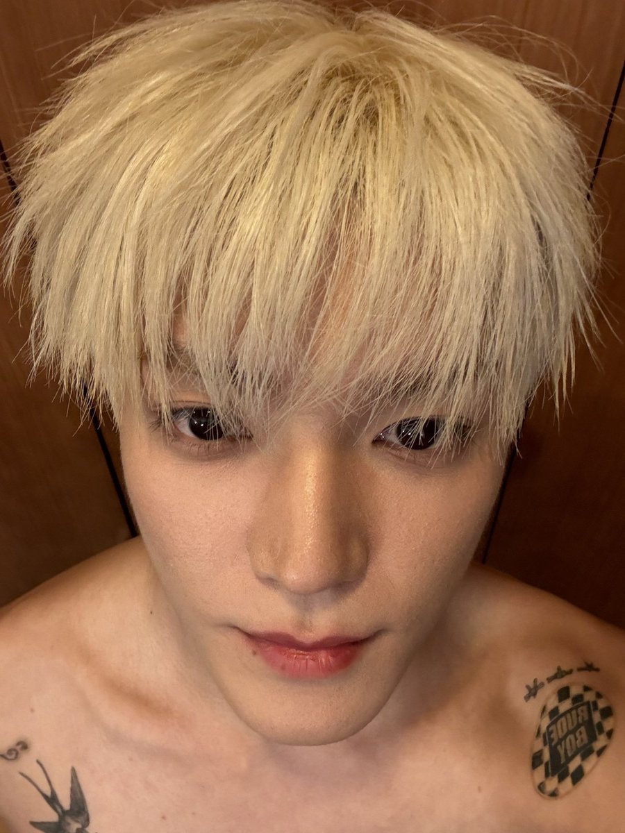 taeyongankles's tweet photo. he just looks like he meows https://t.co/JB7Ry9ukie