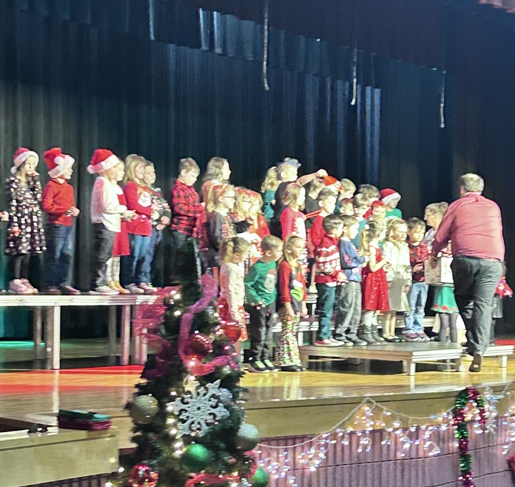 marion_wv's tweet photo. Tune In! and catch Monongah Middle School's Choir at the combined Christmas Concert, in partnership with North Marion High School tonight. What an amazing turn out! https://t.co/jkgqzDsS7L