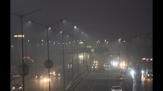 After 22 days, air quality plummets in Ghaziabad, Greater Noida and Noida
hindustantimes.com/cities/noida-n…