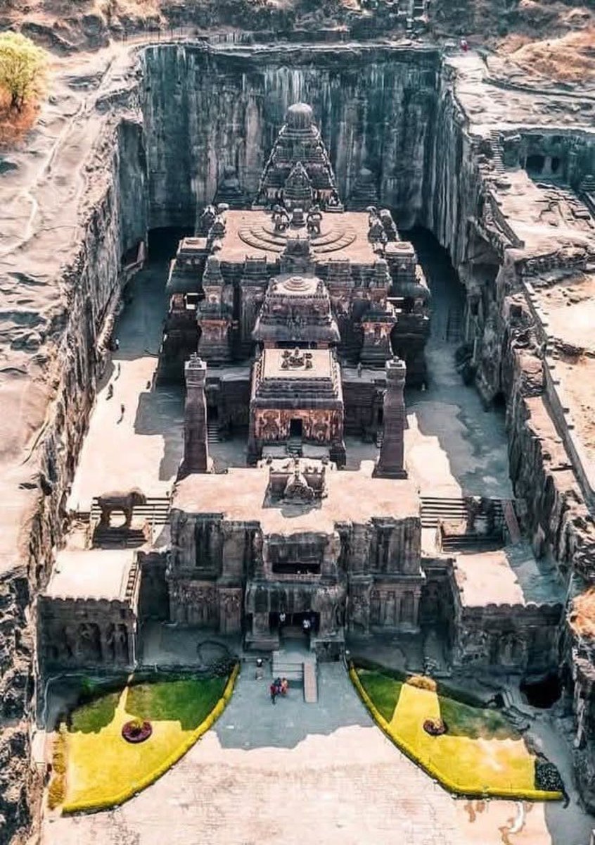 Incredible India 🇮🇳!

The Kailasa Mandir in Ellora, that can never be built once again on Earth!
