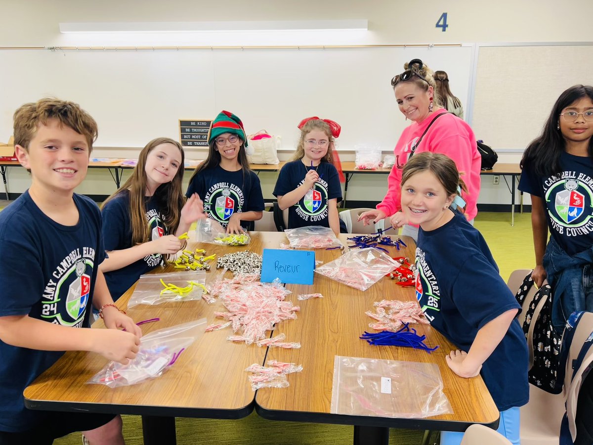 KAndersonMath2's tweet image. This time of year is busy for everyone! Today, House Council worked on projects to benefit @campbellcubs students and staff! #ACEcubs 🖤❤️💚💙