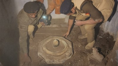 Inform_Channel's tweet photo. BREAKING 🚨 Three ancient idols found in a MYSTERIOUS well near Sambhal's Shiva-Hanuman Temple, reopened after 46 years on Dec 14, 2024.  

Locals have painted the temple’s name and added slogans like 'Om Namah Shivaya' outside.
#india @Rightofficial24 https://t.co/o5IlKc5sUl