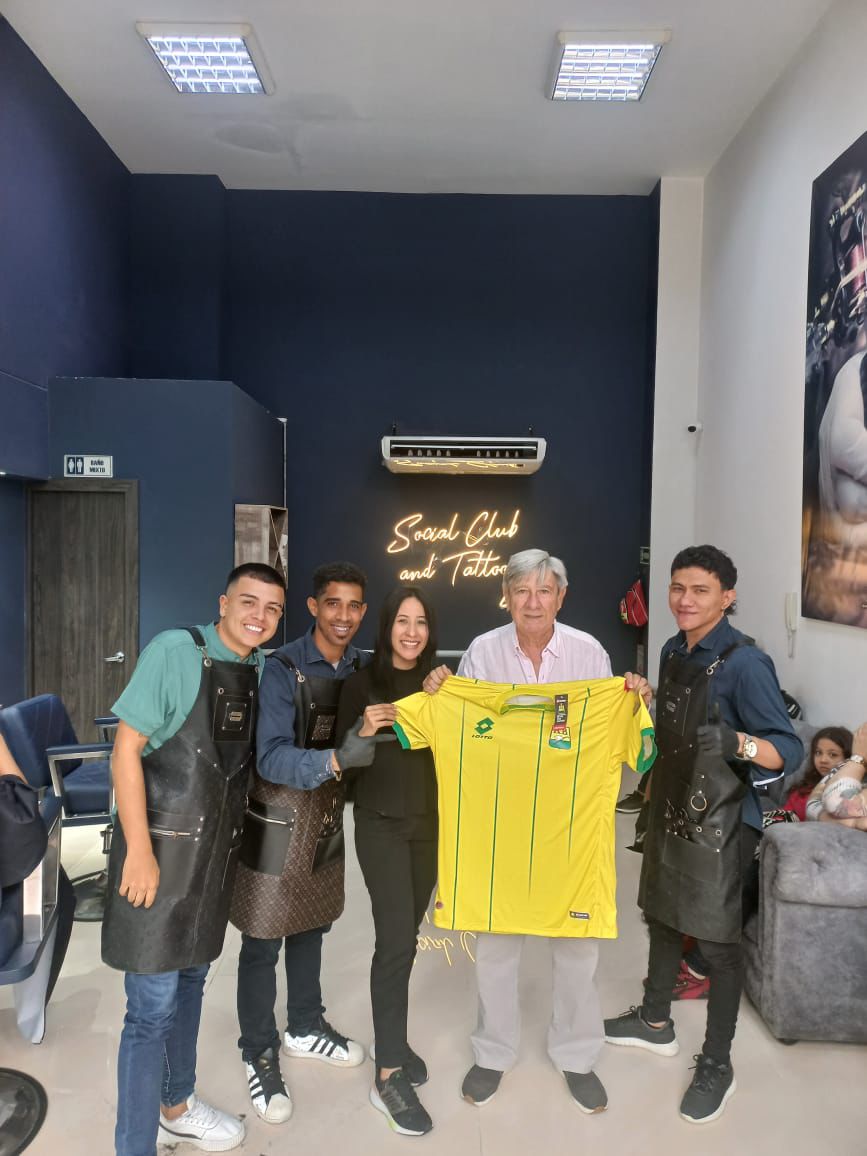 Gracias a todos por su fiel sintonía en este 2024. El ¡Charlando con <a href="/DatoLeopardo/">Didier Saúl Niño Albarracín</a>! termina su cuarta temporada al aire con una inmensa satisfacción del deber cumplido.

¡En 2025 daremos un salto de calidad! 🎤📺

Felicitaciones a los ganadores de las camisetas del <a href="/ABucaramanga/">Atlético Bucaramanga</a>.