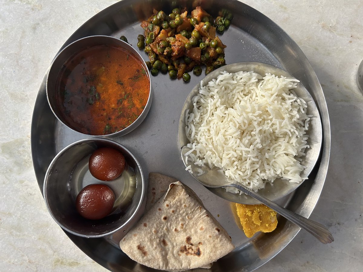Majuli_Chapori's tweet photo. In between #LaalMaas & #JungleeMaas, a simple, delicious meal at a #Rajasthani household! A glass of buttermilk on the side, and a freshly made garlic-dhania #chutney to die for!
#Udaipur #EatLocal #SlowFood https://t.co/1br7hmaTml