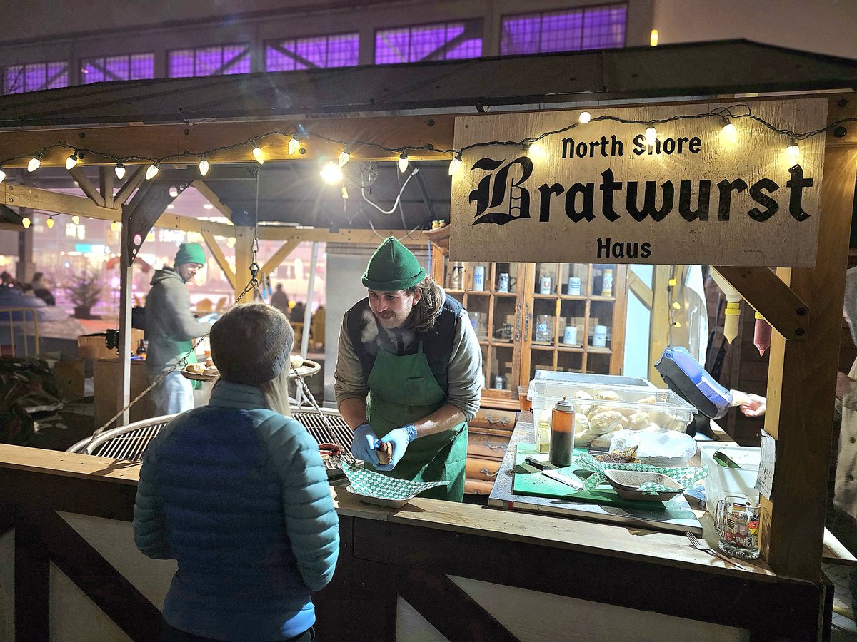 🎄🥨 We spent a lovely evening visiting our most festive #NorthVan Chamber member, Shipyards Christmas Market!