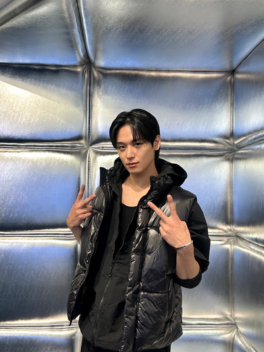 SPAO’s heartthrob has made an appearance! The SPAO fan signing event, featuring me as their muse, concluded beautifully. It was an incredibly heartfelt day, and the love from THE B was as comforting as SPAO’s signature padded vests. Thank you all for making it so special.