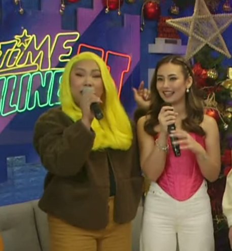 _amerefan's tweet photo. Jas' eloquence is evident noh and ang cute how the hosts compliment her

"ang galiiiing"
"galing mag host"
"teammate na namin 'to. Q&amp;A"
"Thank you, Ms Philippines"
"baka mawalan pa kami ng trabaho nito"

JAS ON SHOWTIME
#ShowtimeLiwanagKayLakas https://t.co/ozQolq476S