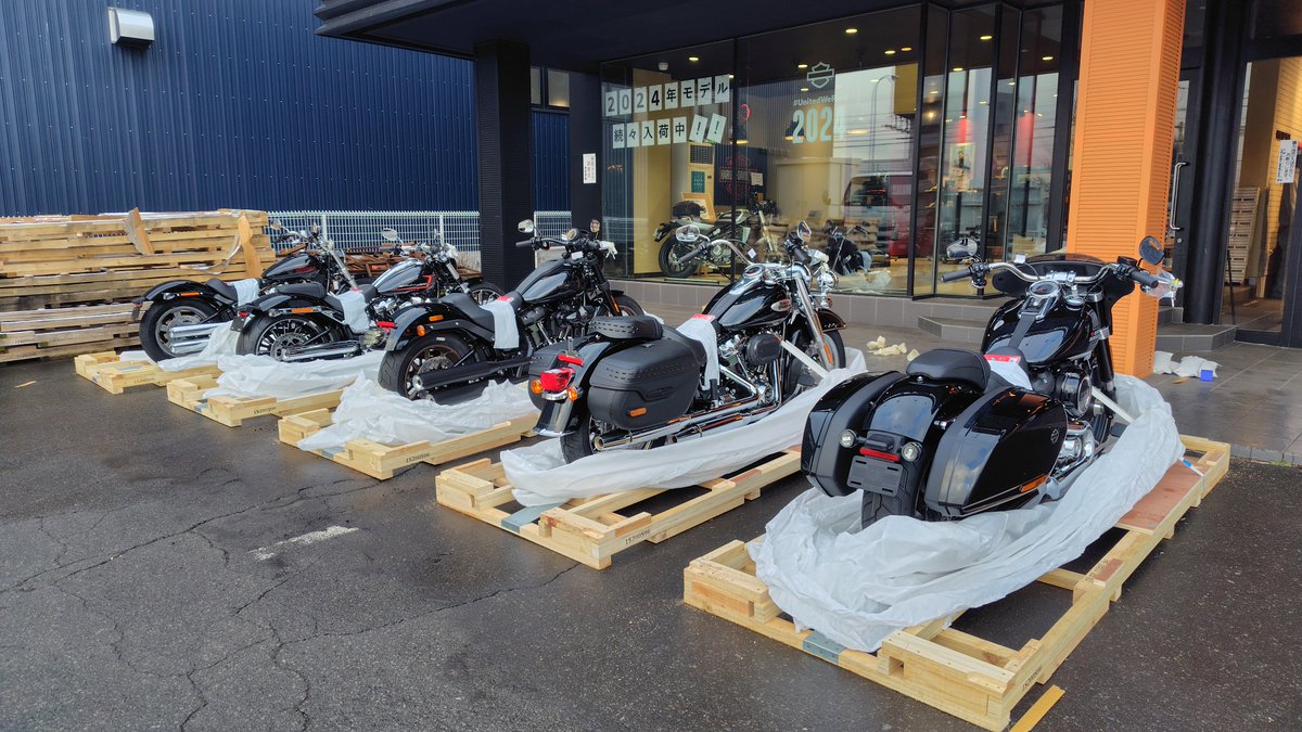hdsapporo's tweet photo. 2024年モデル、新車が入荷いたしました!
#FLSB #スポーツグライド
#FLHCS #ヘリテイジクラシック
#FXLRS #ローライダーS
#FXBR #ブレイクアウト
#FXST #ソフテイルスタンダード
以上の5台です。
気になる方は、お早めに!
#ハーレーダビッドソン札幌 #北海道 #札幌 #清田区 #新車 #2024年モデル #入荷 https://t.co/2MMcb5SyHm