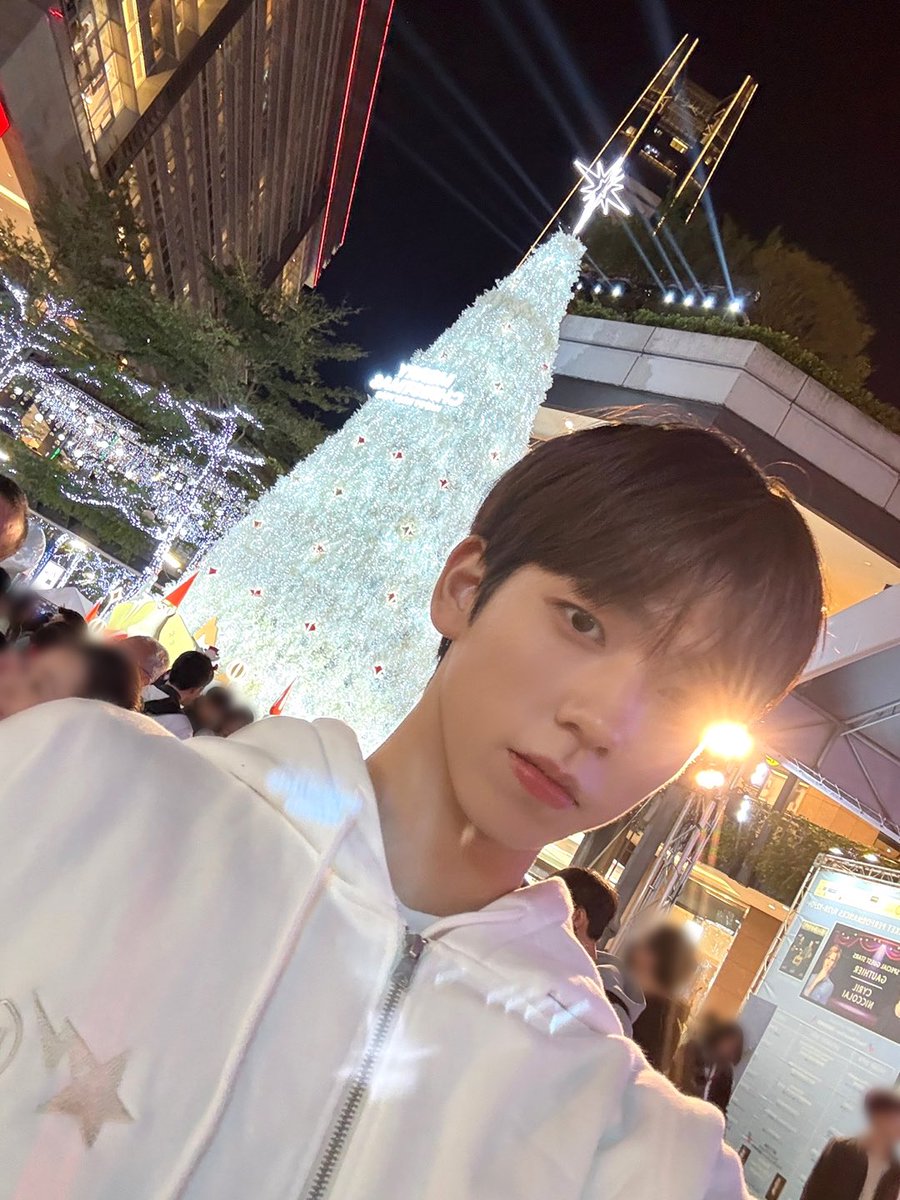 MEMBERS_8TURN's tweet photo. 따뜻한 날의 트리도 너무 예뻤다🎄🤍🎄🤍

#8TURN #에잇턴 #エイトターン 
#해민 #HAEMIN #ヘミン https://t.co/6vqOE0ZWE6