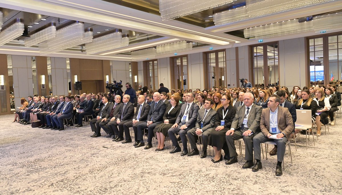 EminAmrullayev's tweet photo. Ötən gün “Məktəbəqədər təhsildə keyfiyyətə yeni baxış” adlı II beynəlxalq konfransda iştirak etdik.

Konfransda məktəbəqədər təhsilin nəticəyönümlü və ölçüləbilən hədəflərindən, bu sahədə əhatəliliyin artırılması məqsədilə tətbiq edilən yeni modellər və gələcək planlardan danışdıq. 

Yerli və xarici mütəxəssislərin iştirakı ilə keçirilən bu konfransın məktəbəqədər təhsildə keyfiyyətin təmin edilməsi istiqamətində mühüm əhəmiyyəti olacağına ümid edirəm.