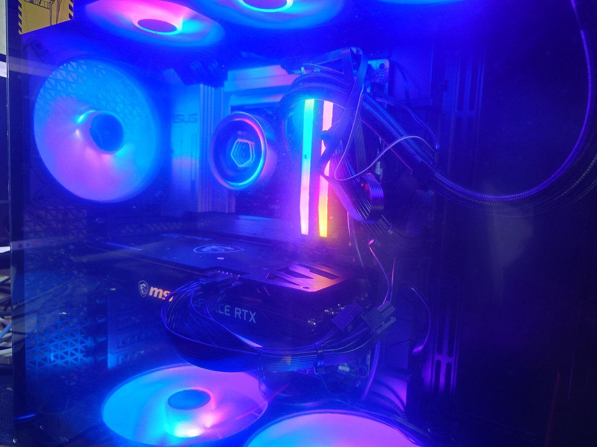 yoXshiYnoZbu's tweet image. #IntelCoreultra7 
動いたでーハイタワー簡易水冷ダウンフォース仕様ベカベカのクリスマス㍆㌋㌉㌏㌉㌸㌾㌋㌞㌹㌅ではゲームダウ(。´･ω･)ん?タルコフってダウンロードどうするの?