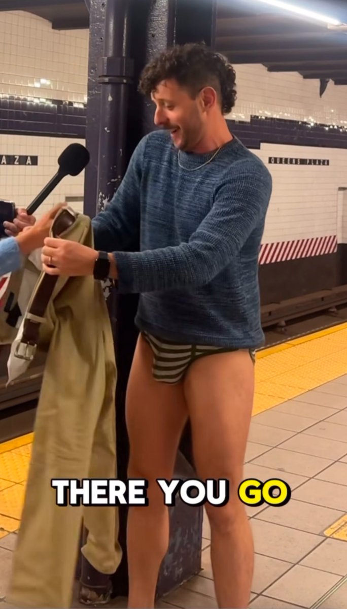 AlexMar31934563's tweet photo. Another one in briefs, and striped briefs… https://t.co/fmyFKiIAFc