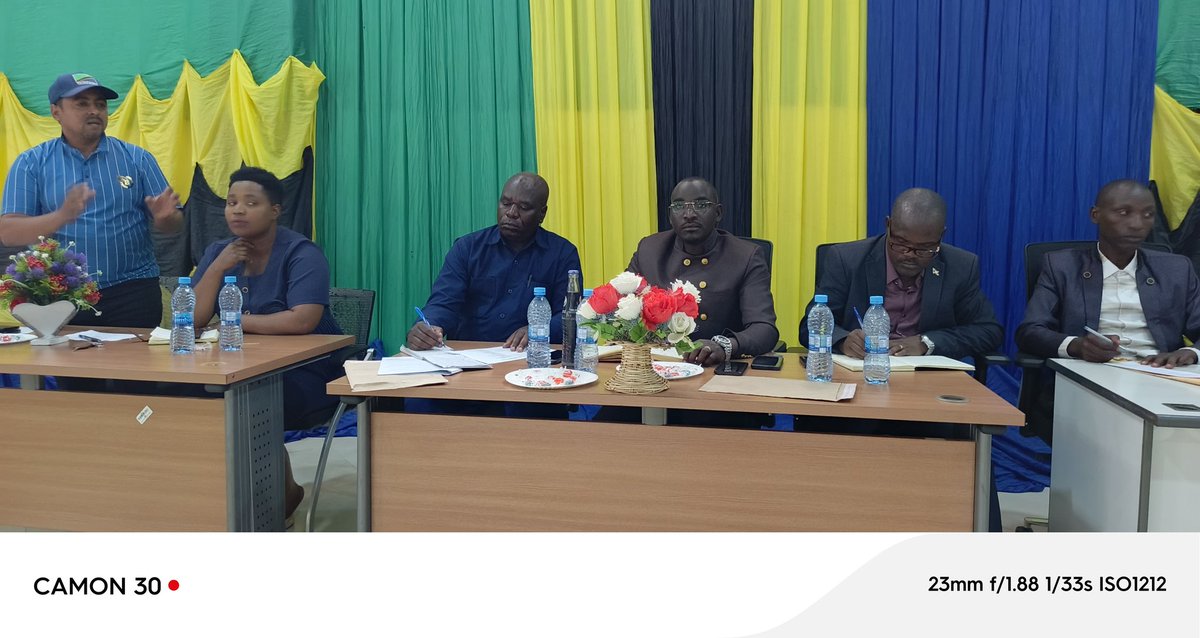 AmedeeMisago's tweet photo. Urugendo twagize muri Tanzanie rwagenze neza.
Ivyashitsweko:
- Kubandanya guhanahana inkuru mu ntumbero yogukomeza amahoro kumbibe zacu
- Kugwiza amanama cane cane abarongoye intwaro bo hasi kugira ntihagire inkuru ibacica
- Kurungika abakozi muri Tanzanie bakwije ibisabwa https://t.co/bvbBKO5C4u
