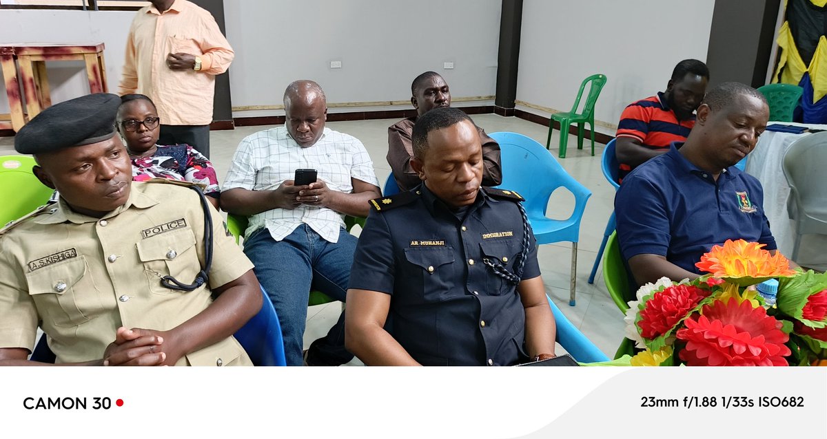 AmedeeMisago's tweet photo. Urugendo twagize muri Tanzanie rwagenze neza.
Ivyashitsweko:
- Kubandanya guhanahana inkuru mu ntumbero yogukomeza amahoro kumbibe zacu
- Kugwiza amanama cane cane abarongoye intwaro bo hasi kugira ntihagire inkuru ibacica
- Kurungika abakozi muri Tanzanie bakwije ibisabwa https://t.co/bvbBKO5C4u